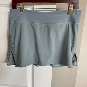 EUC RARE Lululemon Play Off Pleats size 8